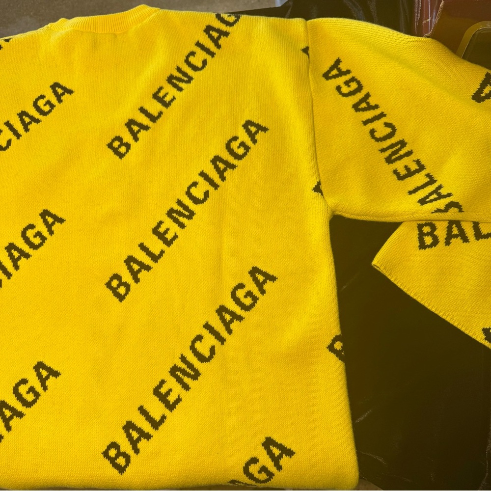 Balenciaga knit oversized crewneck sweater. - Picture 4 of 7
